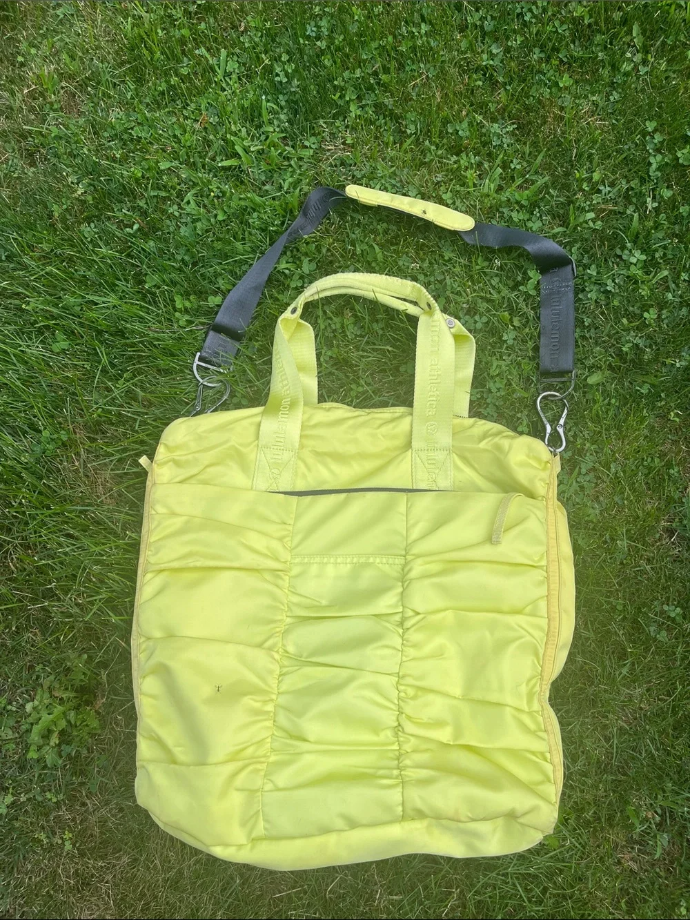 Lululemon greenQuilted Tote Bag with Black Strap